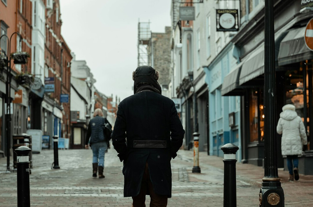 detective following lead in city